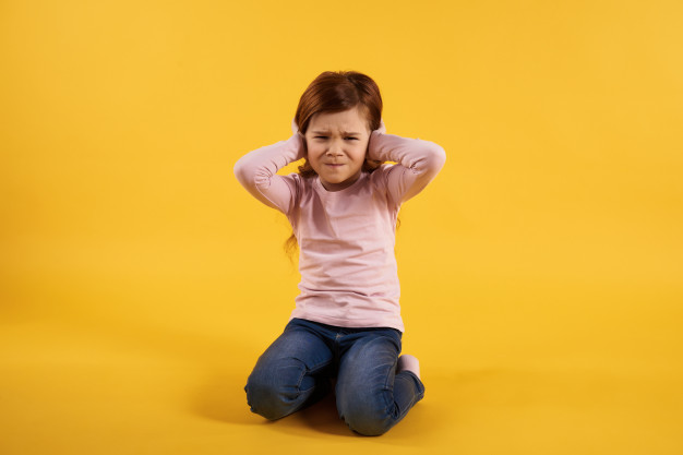 niña problemas audición logopedia